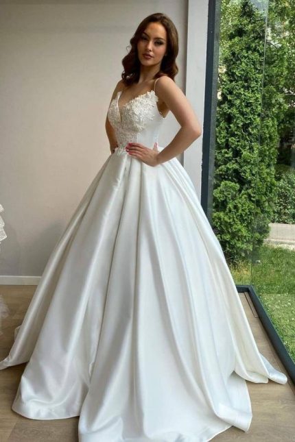 Satin Wedding Dress with Sweetheart Spaghetti StrapsElegant Long Ball Gown Style