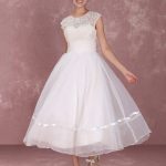 Graceful Round Neck Mini Wedding Dress with Elegant Net Fabric