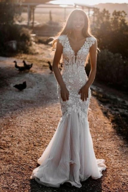 Mermaid Lace Wedding Dresses with V-Neckline and Elegant Sleeveless Design