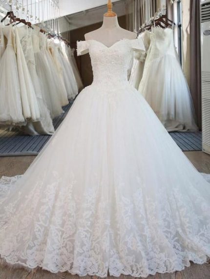 Beaded Court Train Wedding Dresses with Appliques and Elegant V-Neck Ball Gown Style