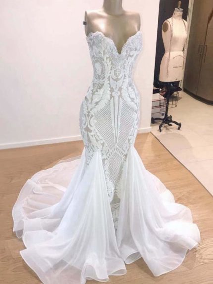 Romantic V-Neck Lace Ruffles Wedding Dresses with Graceful Silhouette