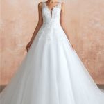 Exquisite Tulle A-Line Wedding Dress with Beautiful Appliques