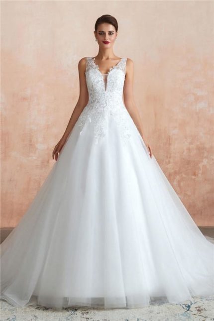 Exquisite Tulle A-Line Wedding Dress with Beautiful Appliques