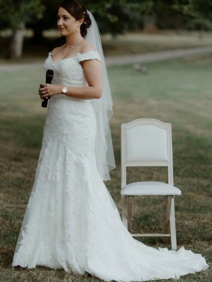 Eye-catching Mermaid Wedding Dresses with Sashes and Lace Accents