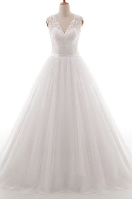 Alluring V-Neck Tulle A-Line Wedding Dress with Eye-catching Appeal