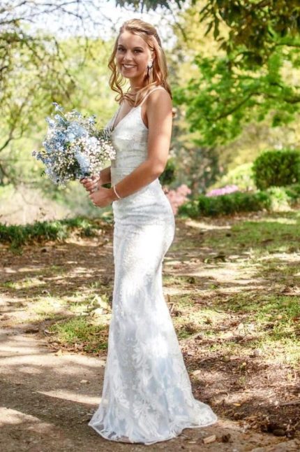Affordable Lace Appliques Long Bridal Gown with Fantastic Spaghetti Straps V-Neck