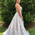 Sleeveless Sweetheart Lace Wedding DressFloor Length Design