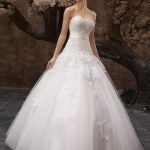 Bridal Ball Gown Wedding Gown with Sweetheart Neck AppliqueFloor-Length White