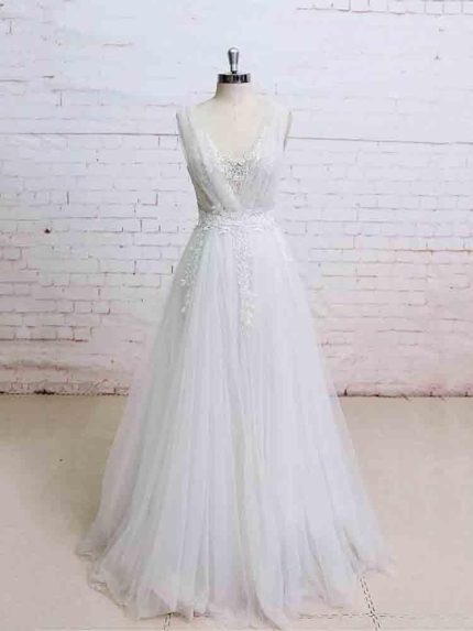Chic Backless Tulle Wedding Dresses with V-NeckGlamorous Long A-Line Silhouette