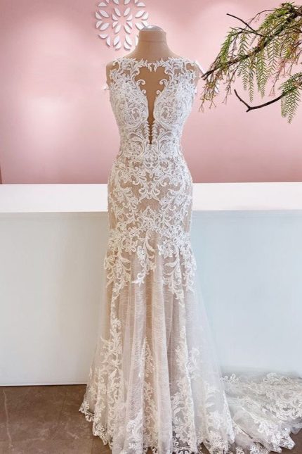 Stunning Bateau Appliques Lace Tulle Wedding DressGlamorous Long Mermaid Style