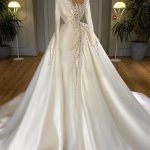 Stunning Mermaid Wedding Dresses with Pearls Long Sleeves and Detachable Train