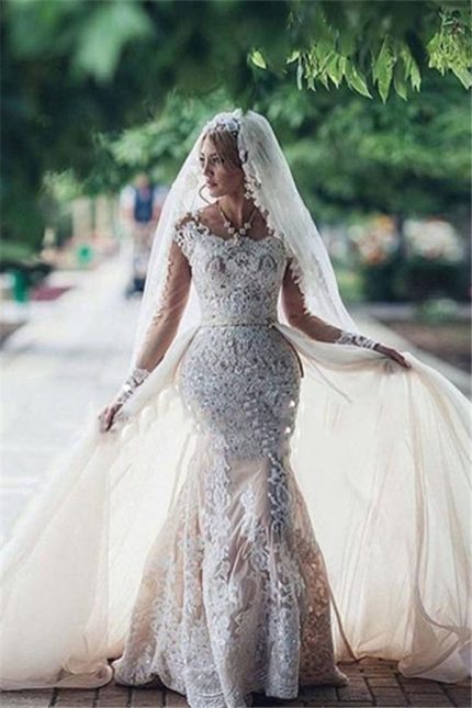 Exquisite Mermaid Bridal Gowns with Lace Scoop Neckline Appliques and Detachable Skirt