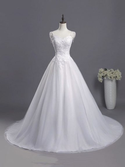 Elegant A-Line Wedding Dresses with Lace Appliques for a Gorgeous Look