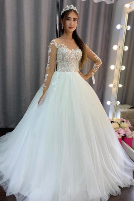 Luxurious A-Line Tulle Lace Wedding Dress with Sleevesa Gorgeous Style