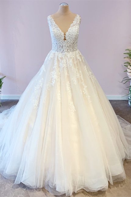 Enchanting A-Line Tulle Wedding Dress with Appliques Lacea Gorgeous Style