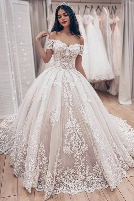 Luxurious Ball Gown Wedding Dress with Off-the-Shoulder Neckline and Lace Appliquesa Gorgeous Style