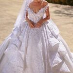 Enchanting Ball Gown Wedding Dress with Off-the-Shoulder Neckline and Lace Detailsa Gorgeous Style