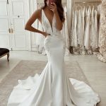 Chic Mermaid Wedding Dress with V-Neck Satin Fabric and a Backless Designa Gorgeous Style