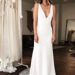 Graceful Mermaid Wedding Dresses with V-Neck Satin Fabric and Backless Designa Gorgeous Style
