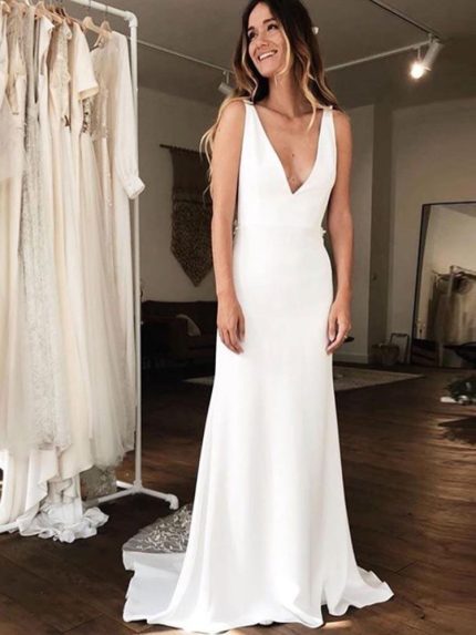 Graceful Mermaid Wedding Dresses with V-Neck Satin Fabric and Backless Designa Gorgeous Style