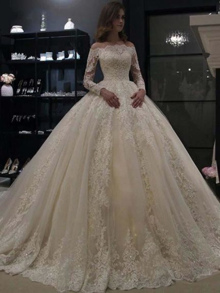 Chic Lace Ball Gown Wedding Dresses with Long Sleeves