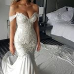 Elegant Mermaid Lace Appliques Wedding Dress with Off-the-Shoulder Neckline