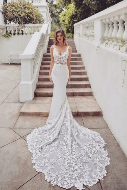 Chic Mermaid Lace Wedding Dress with V-Necka Gorgeous Style