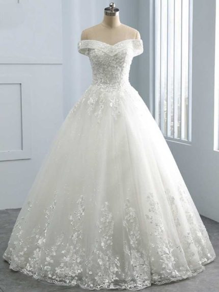 Elegant Lace Ball Gown Wedding Dresses with Off-the-Shoulder Necklinea Gorgeous Style