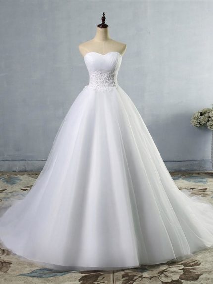 Exquisite Cathedral Ball Gown Wedding Dresses with Sweetheart Neckline