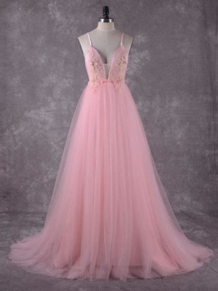 Elegant Tulle Wedding Dresses with V-Neck and Backless Design
