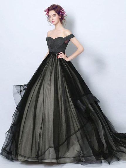 Beautiful Gothic Princess Silhouette Wedding Dress with Pleated Tulle and Court Train