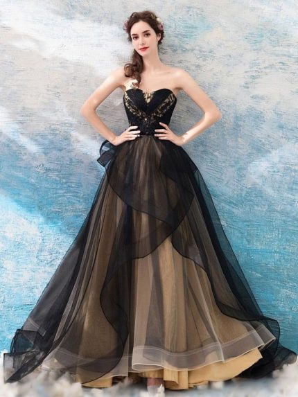 Exquisite Gothic Sweep Bridal Dress with Princess Silhouette and Pleated Tulle