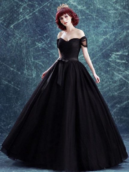 Chic Gothic Bridal Gown with Princess Silhouette Pleated Floor-Length and Short Sleeves