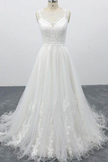 Magnificent Backless A-Line Wedding Dress with Appliques and Tulle