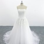 Elegant Strapless Appliques Tulle Wedding Dress