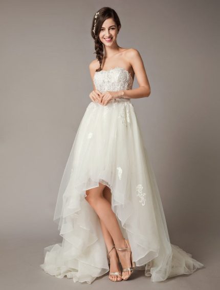 Elegant Summer Beach Bridal Dress with Strapless Lace Bodice Tulle Skirt and High-Low Hem