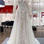 Lovely Lace Appliques Tulle Wedding Dress with Ivory A-Line Silhouette and Long Sleeves