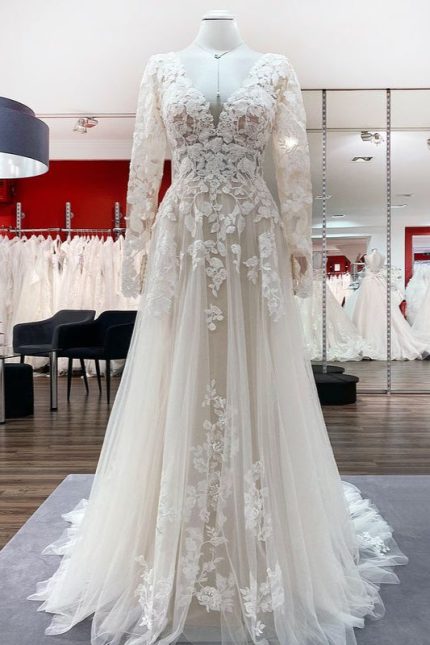 Lovely Lace Appliques Tulle Wedding Dress with Ivory A-Line Silhouette and Long Sleeves