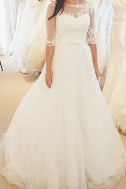 Elegant Bateau Neck Sleeveless Court Wedding Dress with Lace Applique Ivory