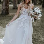 Chic Bowknot Ivory Tulle Ball Gown Sweep Wedding Dress with Lace Details