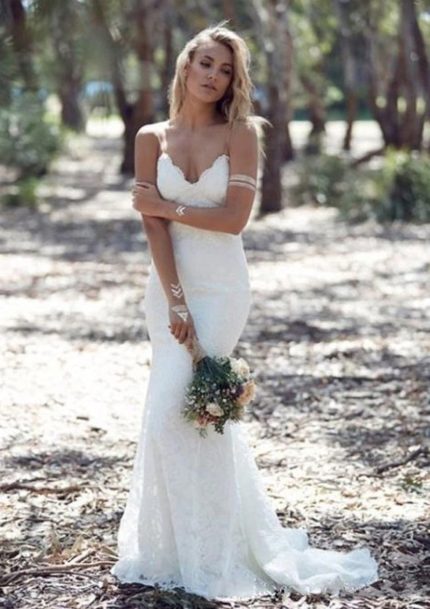 Lovely Ivory Sweetheart Lace Tulle Wedding Dress with Long A-Line Silhouette