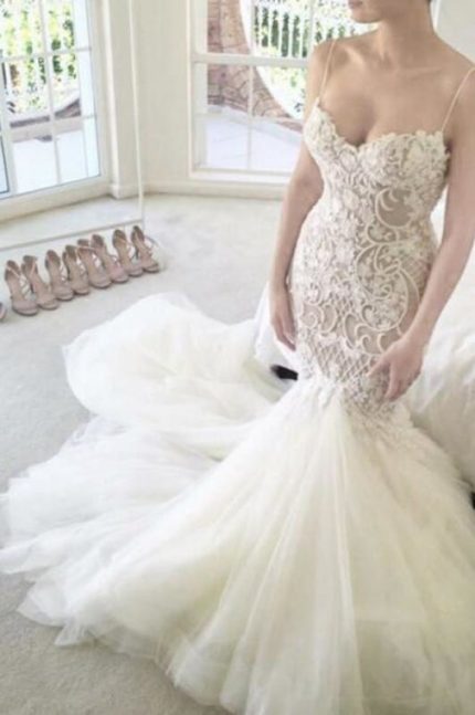 Elegant Strapless Bridal Wedding Dress with Mermaid Silhouette and Ivory Color