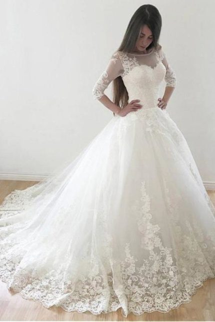 Vintage Bateau Appliques Wedding Dress with Puffy Half Sleeves and Ivory Tulle