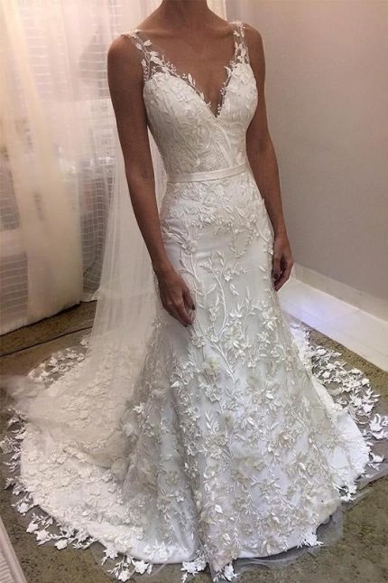 Charming Lace Wedding Dress with V-Neck Sheath Silhouette and Backless Design Ivory
