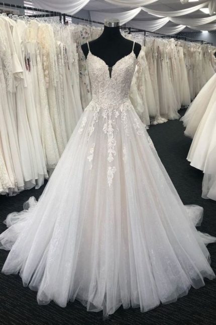 Princess Lace Wedding Dress with V-Neckline Sleeveless Design and A-Line Silhouette Ivory