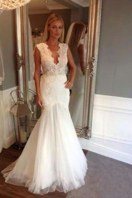 Mermaid Long Tulle Wedding Dress with V-Neckline and Sleeveless Design Ivory