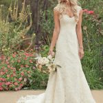 Sweetheart V-Back Court Lace A-Line Bridal Wedding Dress with Straps and Buttons