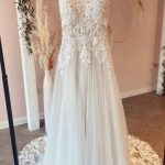 Sweetheart Appliques Lace Tulle Wedding Dress with Spaghetti StrapsLong A-Line Style