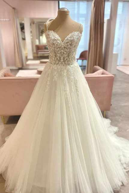 Sweetheart Floral Lace Tulle Wedding Dress with Spaghetti StrapsLong A-Line Style