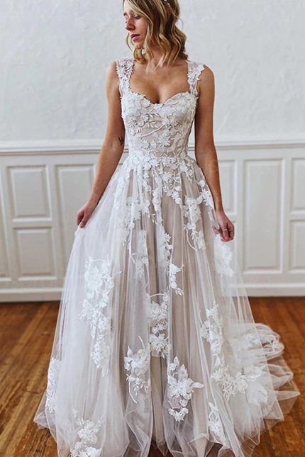 Straps Sweetheart Appliques Lace Tulle Backless Wedding DressLong A-Line Style